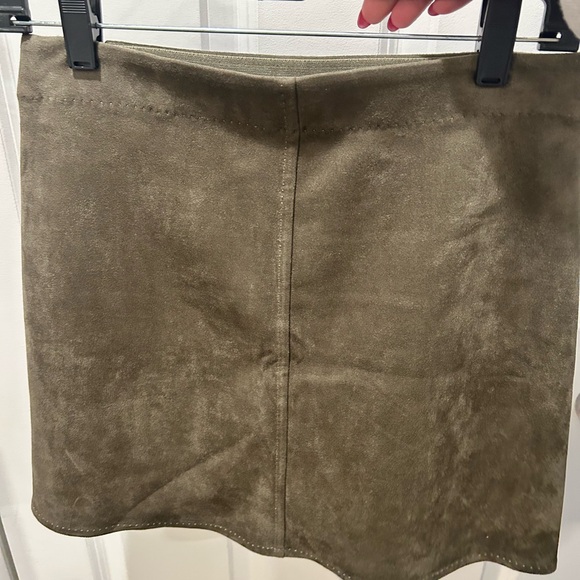 Max Studio London 26”W Faux Suede Wrap Mini Skirt Army Green - Picture 3 of 15